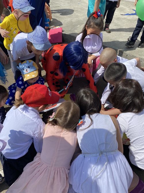 Судебные приставы Тувы организовали праздник для детей из Центра социальной помощи семье