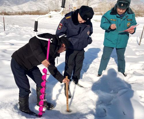 В Туве ледовыми переправами разрешили пользоваться до конца марта