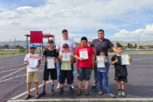 Эстафеты, гонки и турниры: в Туве «Единая Россия» провела соревнование по уличному воркауту