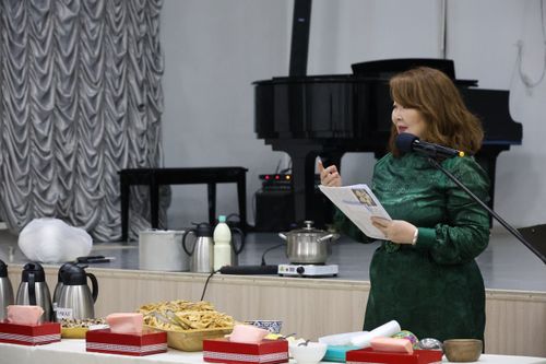 В Кызылском колледже искусств прошел мастер-класс по приготовлению тувинского чая