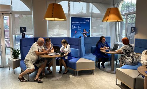 В ВТБ подсчитали, на что тратят деньги подростки, и позаботились об их защите