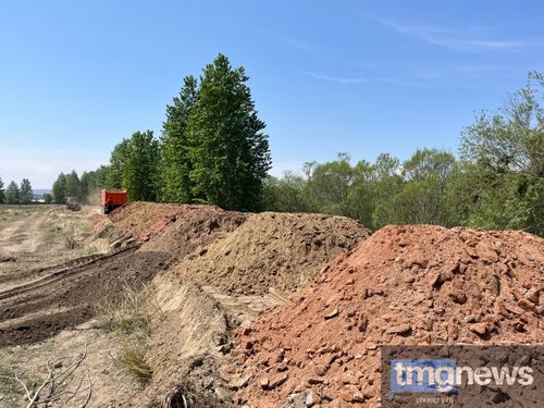 В Кызылском районе укрепляют берег Малого Енисея во избежания паводка