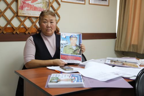 В Национальном архиве Тувы прошла встреча с матерью погибшего участника СВО