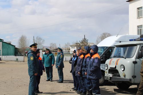 Спасатели Тувы отработали ликвидацию ЧС на территории приграничного с Монголией района