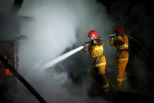 Дознаватели пожарного надзора разбираются в причине пожара в Кызыле