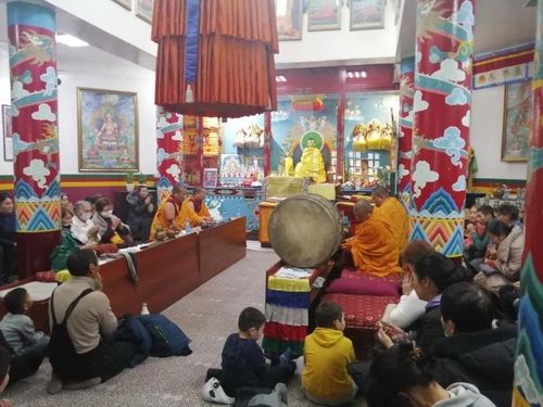 Тываның Камбы-Ламазының чалалгазы-биле Индиядан лама башкылар келген