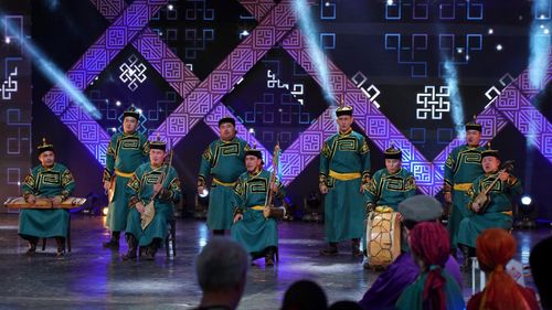 Артистов Тувы приглашают принять участие в VII Всероссийском фестивале-конкурсе исполнительских искусств «ЖЁЛТОфест»