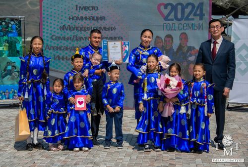 В Туве чествовали победителей регионального конкурса «Семья года»