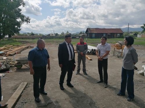 В Каа-Хемском районе проверили ход проведения ремонта в местных школах