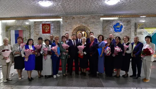 Глава Тувы вручил госнаграды в преддверии Дня России