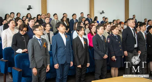 В преддверии Дня Конституции Тувы в Правительстве региона прошла торжественная церемония вручения государственных наград