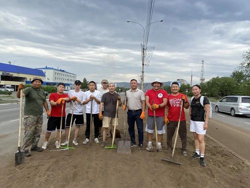 В Кызыле волонтёры благоустроили улицу Московскую в преддверии IV Международного буддийского форума