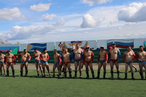 Сотрудники шагонарской колонии отметили 35-летие учреждения соревнованиями по борьбе хуреш