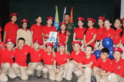 Герой России Мерген Донгак встретился со школьниками Монгун-Тайгинского района