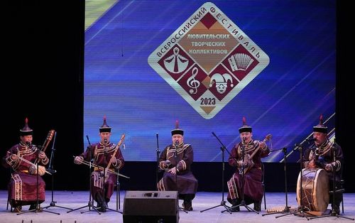 «Эзир-Уя» ансамбли "Культура" национал төлевилели-биле ийи сая рубльди алган