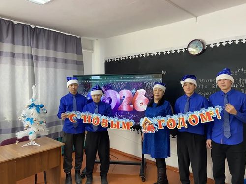 В школе села Кызыл-Тайга прошел «День новогоднего колпака»