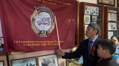 «Тыва эки турачы эскадроннуң тугу» деп эстафета Хайыракан сумузундан эгелээн