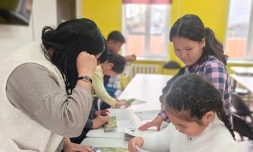 Тываның школачылары дайынчыларга чаагай күзээшкиннерлиг 1000 ажыг чагааны бижээн