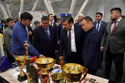 Глава Тувы поздравил тренеров республики с профессиональным праздником