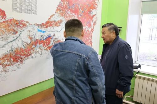 Глава Тувы ознакомился с лесопожарной обстановкой в республике