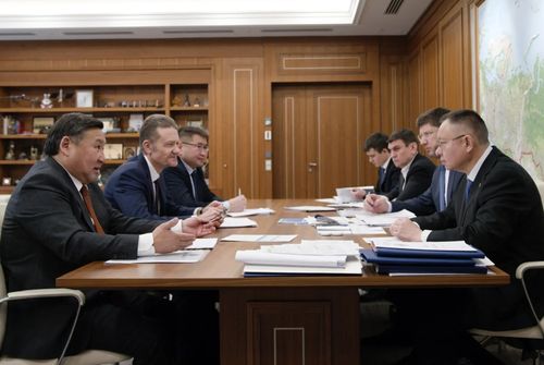 Владислав Ховалыг обсудил с министром строительства РФ развитие инфраструктуры и жилищного строительства в Туве