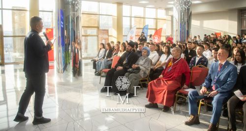 В Кызыле проходит молодежный форум «За мир и согласие»
