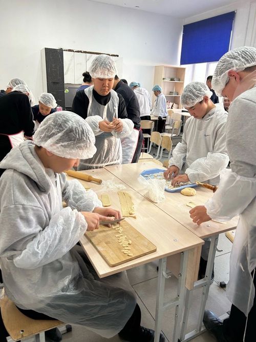 В Ак-Довураке провели кулинарный поединок среди юношей