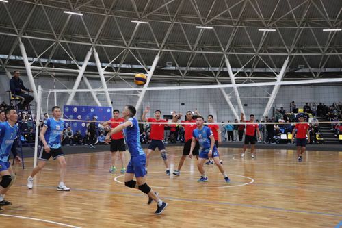 В Туве прошел турнир по волейболу среди женских и мужских команд