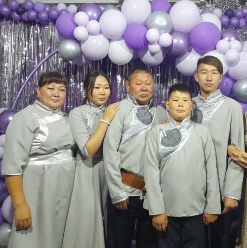 Жителей Тувы приглашают принять участие в 4-м Международном фотоконкурсе «Мама и дети в национальных костюмах».