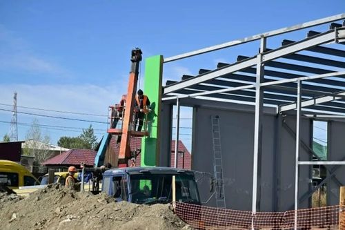 Глава Тувы проинспектировал капитальный ремонт молодёжного центра в Мугур-Аксы