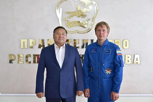 Владислав Ховалыг встретился с космонавтом Кириллом Песковым в дни буддийского форума