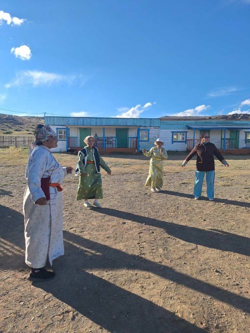 Ветеранам Монгун-Тайги обеспечили отдых на озере Ак-Холь