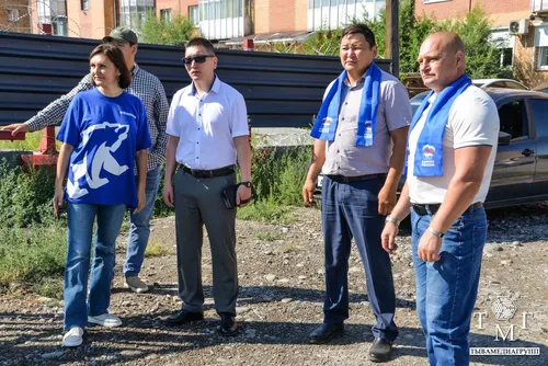 Активисты «Единой России» оценили прогресс строительства нового микрорайона Монгун