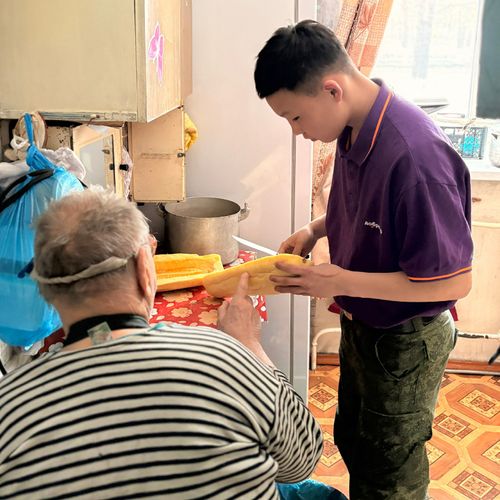 Волонтеры «Добрых сердец Тувы» помогли подопечному с инвалидностью