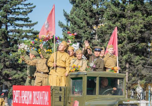 В столице Тувы прошла историческая реконструкция отправки тувинских добровольцев на фронт