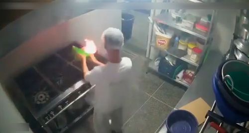 Почему нельзя тушить горящее масло водой и что делать, если горит?