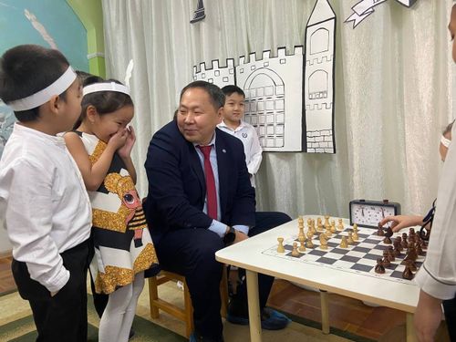 Новый шахматный клуб в Кызыле учит детей мыслить стратегически