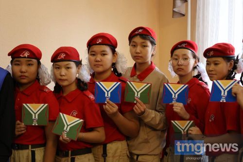 В Верховном Хурале прошла акция «Теплые строки» по инициативе партии «Единая Россия»