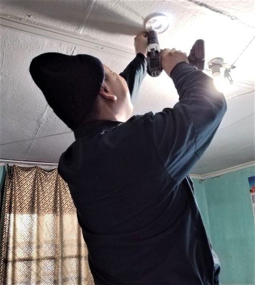 В домах жителей Тувы устанавливают пожарные извещатели