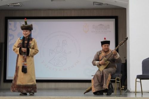 Галина Мунзук стала лауреатом I степени Межрегионального конкурса народных песен «Улустун ырызы»