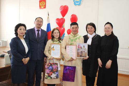 В Мугур-Аксы зарегистрировали первый брак