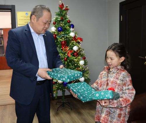 Министр здравоохранения исполнил мечту Аюши из Чыраа-Бажы