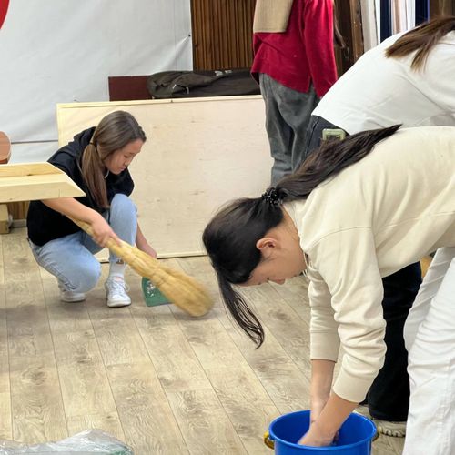 Активисты «Добрые Сердца Тувы» помогли организации инвалидов убрать мусор на их придомовой территории