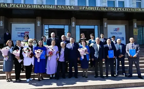 В Кызыле ко Дню города вручили государственные награды