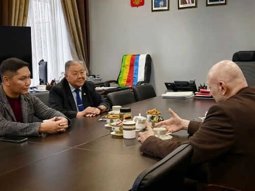 Российский режиссёр Давид Бурман готовит в Туве премьеру спектакля «Лётчик и М. Принц»