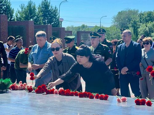 В Туве «Единая Россия» отдала дань памяти павшим в годы Великой Отечественной войны