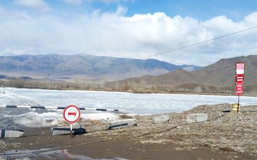 Первый пошел: в Туве закрыли Эйлиг-Хемскую ледовую переправу