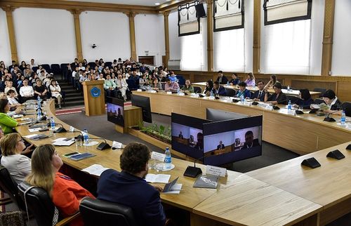 Тывага «Төп болгаш Соңгу Азия чоннарының көшкүн депшилгези: төөгүзү, амгы байдалы, айтырыглары» деп эртем-практиктиг конференция болуп эртер