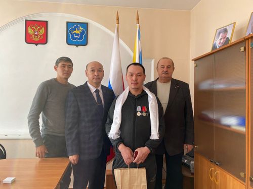 Жителю Ак-Довурака вручили медаль «За отвагу»