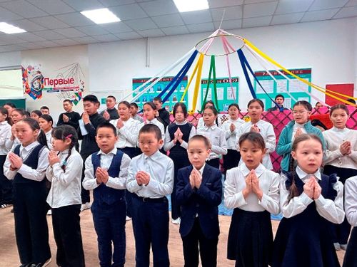 Кызыл-Чыраа ортумак школазы 75 чыл оюн демдеглеп эрттирген